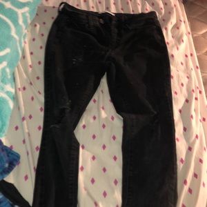 🥜Black skinny holey jeans